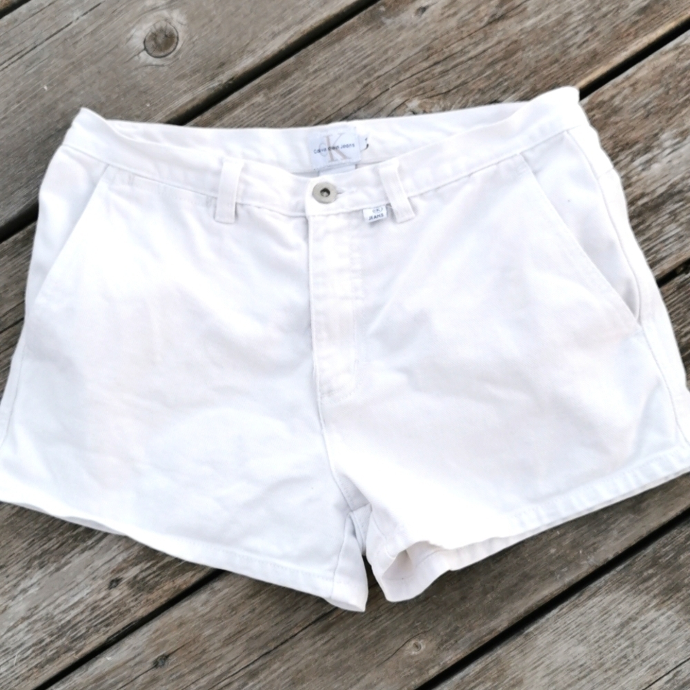 Vintage 90's Rare Find ⭐Calvin Klein Jean Shorts. Size 7.